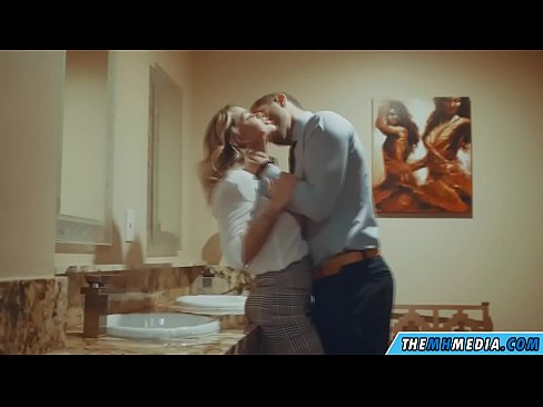 ❤️ Når en barmfagre blondine forfører dig på et offentligt toilet ❤️ Skøn porno at da.centr-klassiki.ru ❌️
